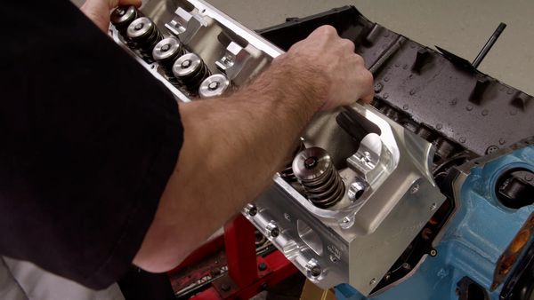 Engine Power - El Big Block Mopar de 512ci pasa de ser un motor de calle a una bala de carreras