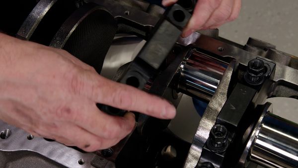 Engine Power - Un motor Motown de 440ci impulsa un auto de carreras Camaro del 73