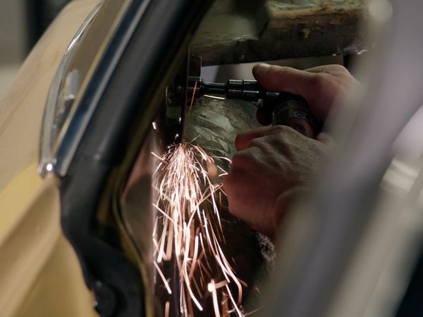 Engine Power - El Camaro es modificado para recibir neumáticos más grandes