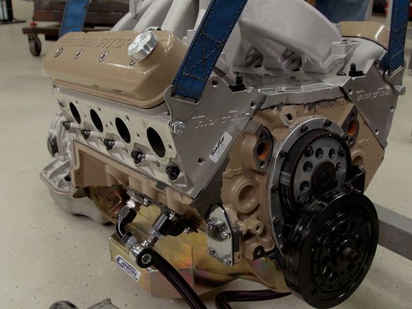 Engine Power - Nuestro Camaro con parachoques dividido recibe un escape artesanal
