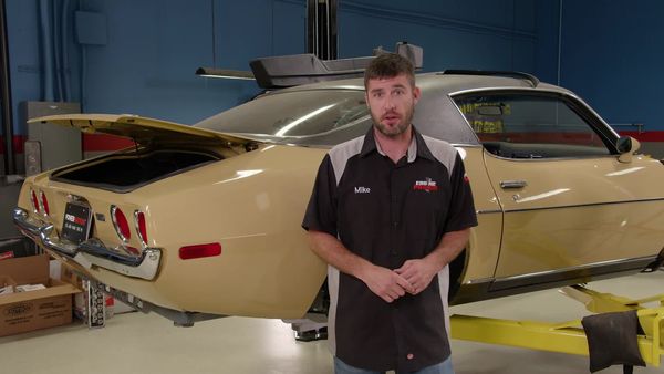 Engine Power - La situación es crítica para el Camaro con parachoques dividido en la pista.