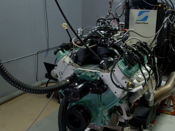 Engine Power - Pequeñas mejoras crean una potencia de locura en un Vortec de 5.3 litros del tiradero de chatarra