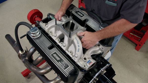 Engine Power - Alerones de avión sencillos versus dobles: ¿Cuál le dará mayor potencia a nuestro Ford 302?