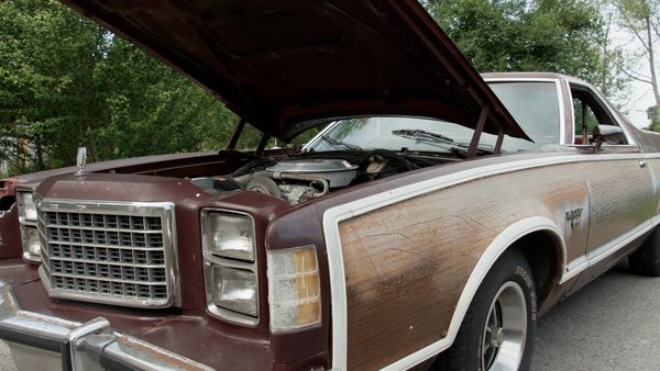 Engine Power - Mejoras de arranque y refrigeración dejan a este Ford Ranchero Square Body del 79 listo para la carretera