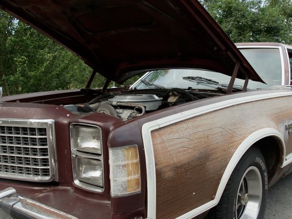 Engine Power - Mejoras de arranque y refrigeración dejan a este Ford Ranchero Square Body del 79 listo para la carretera