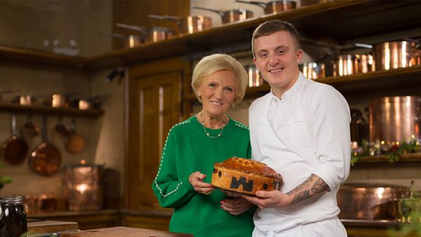 Mary Berry's Country House At Christmas - Episode 1