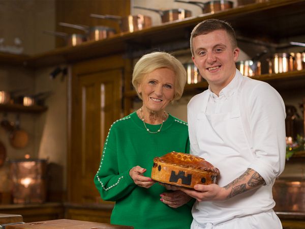 Mary Berry's Country House At Christmas - Episode 1