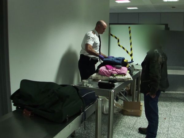 Customs - Episode 007