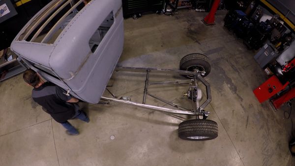 Truck Tech (LAS) - La Chevy Blazer recibe la primera capa de imprimación de alta calidad