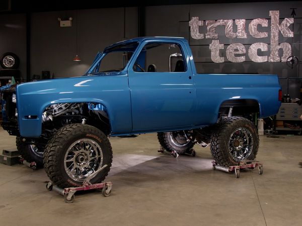 Truck Tech (LAS) - Recableado de la Chevy Blazer e instalación de un nuevo parabrisas.
