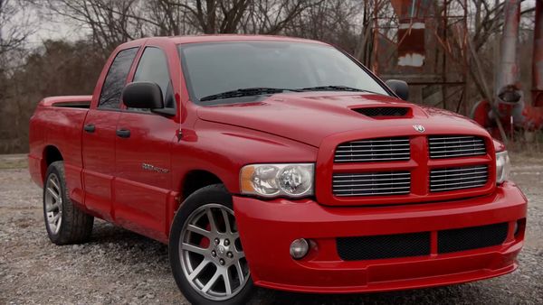 Truck Tech (LAS) - Ford F150 EcoBoost versus Dodge Ram SRT-10: Desmontaje de camionetas deportivas