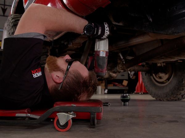 Truck Tech (LAS) - El Sierra K1500 del 88 rebajado se convierte en una bestia con potencia LS