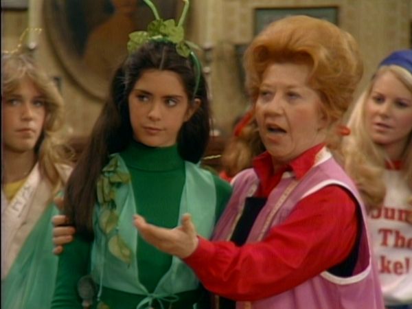 Arnold: Minha Família é uma bagunça - A Escola de Meninas