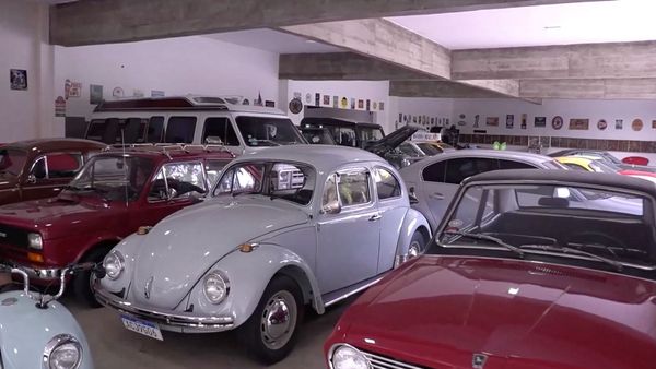 Direção Sobre Rodas - Temporada 1 - Garagem de carros na sala de casa