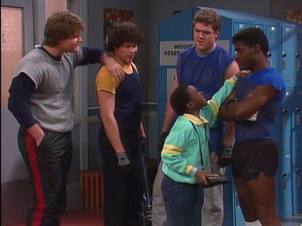 Arnold: Minha Família é uma bagunça - The Front Page