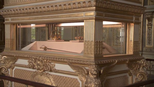 Museum Secrets - Inside the Louvre