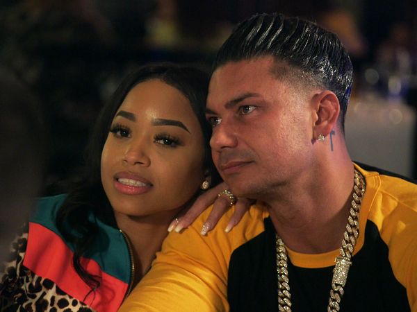Double Shot at Love with DJ Pauly D & Vinny - Angelina is Here!