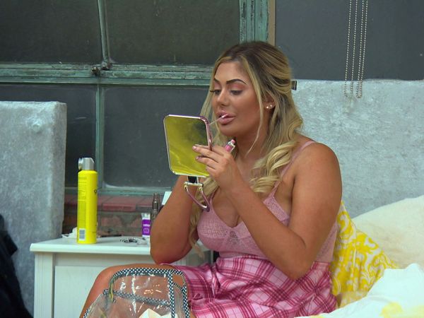 Geordie Shore - It's Snowing In Newcastle