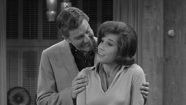 The Dick Van Dyke Show - Draw Me a Pear