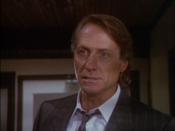 MacGyver - The Wall