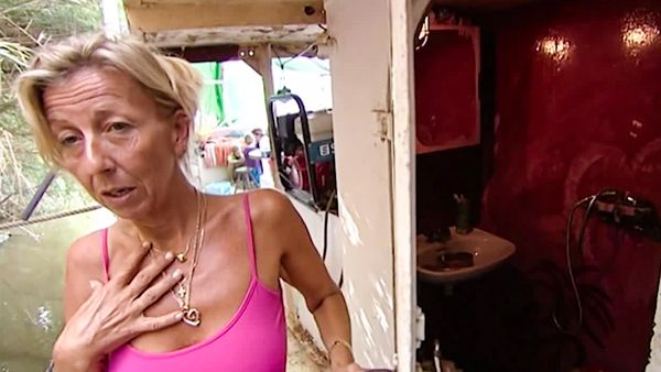 Wife Swap UK - Anna Courtenay and Kara Darby-Dyan