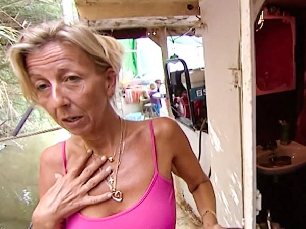 Wife Swap UK - Anna Courtenay and Kara Darby-Dyan