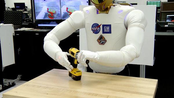 Planeta tierra 2050 - Working Robots