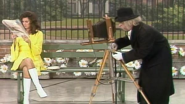 Rowan & Martin's Laugh-In - Rowan & Martin's Laugh-In: S4 E14