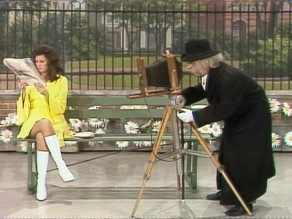 Rowan & Martin's Laugh-In - Rowan & Martin's Laugh-In: S4 E14
