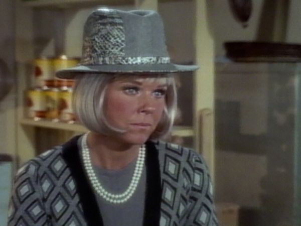 The Doris Day Show - Love Makes the Pizza Go Round