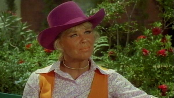 The Doris Day Show - Doris Leaves Today's World - Part 1
