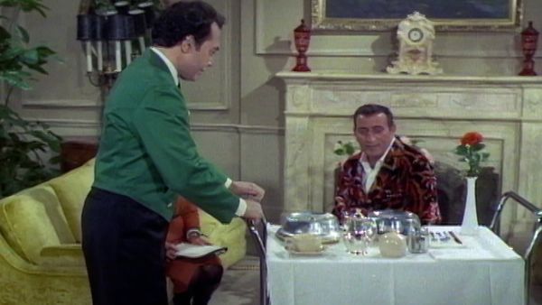 The Doris Day Show - Tony Bennett Is Eating Here