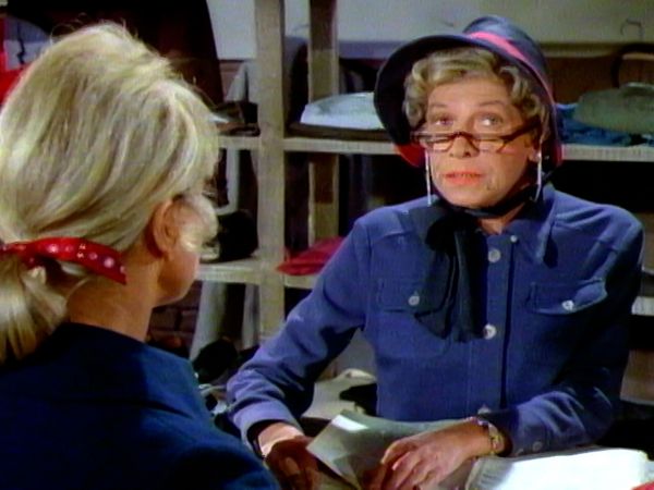 The Doris Day Show - Who's Got a Trenchcoat?
