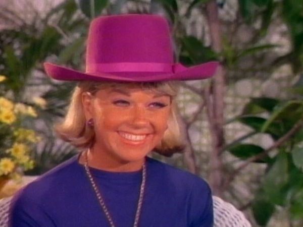 The Doris Day Show - Charity Begins at the Office