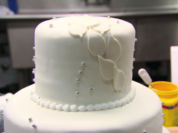Worst Bakers in America - Bakery Battle