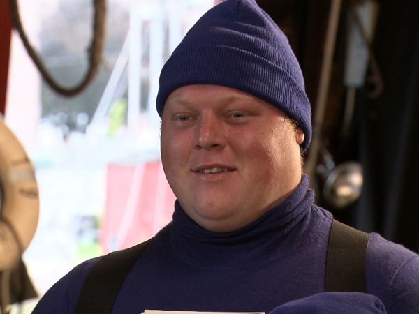 Worst Cooks in America - Straight Edge Skills