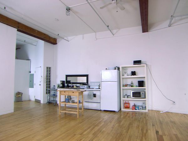 Sarah 101 - Cool Bachelor Loft