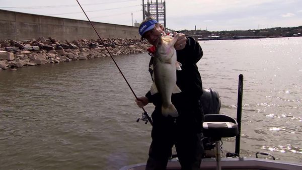 Americana Outdoors - Cranking Rocks, Dragging ledges and Junk Fishing