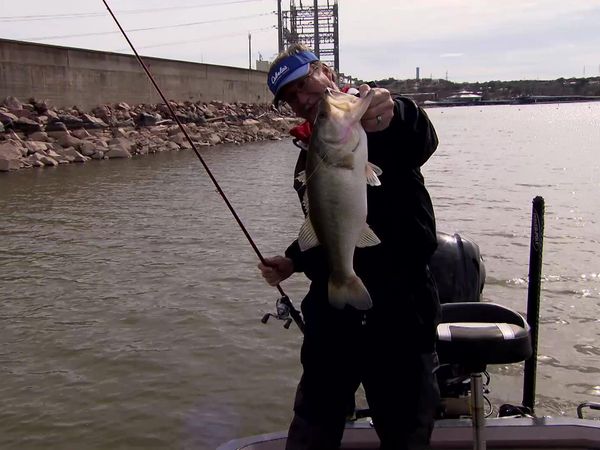 Americana Outdoors - Cranking Rocks, Dragging ledges and Junk Fishing