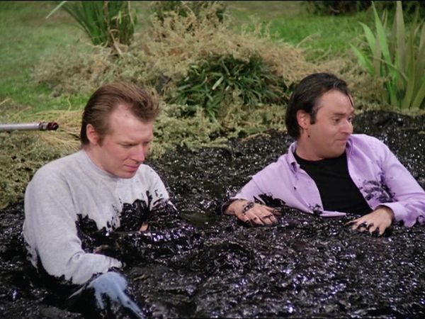 Laverne & Shirley - Love Is In The Tar Pits