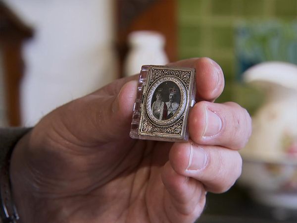 Antiques Road Trip - Paul Laidlaw and Catherine Southon, Day 2