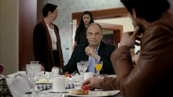 Iffet (LAS) - Episodio 27