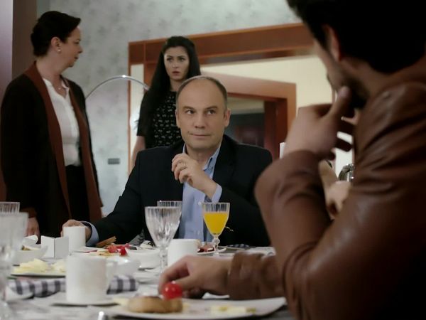 Iffet (LAS) - Episodio 27