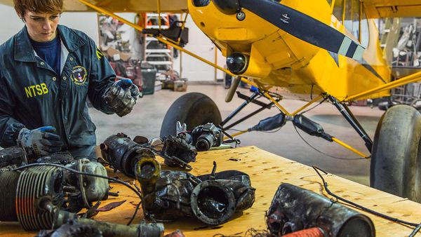 Flygkraschutredningar i Alaska - Motorstopp över motorvägen