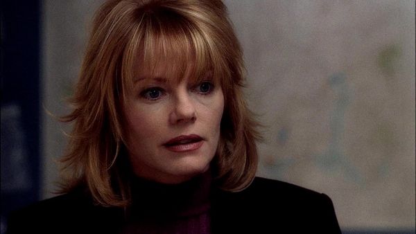 CSI en español - Demasiado fuerte para morir