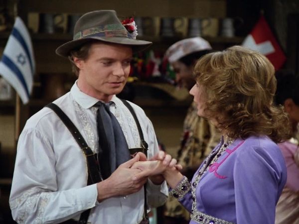 Laverne & Shirley - Watch The Fur Fly