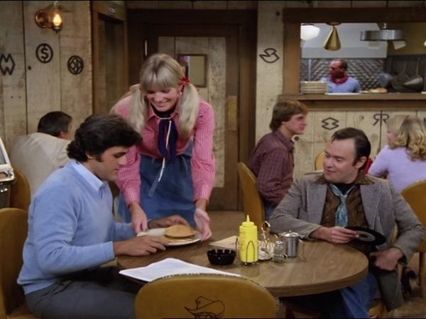 Laverne & Shirley - Do The Carmine