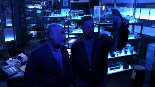 CSI en español - Por el desagüe