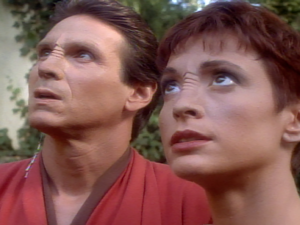 Star Trek: Deep Space Nine - The Circle