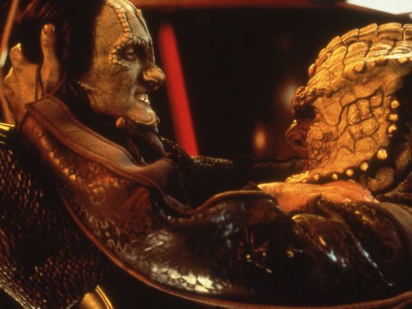 Star Trek: Deep Space Nine - Behind The Lines